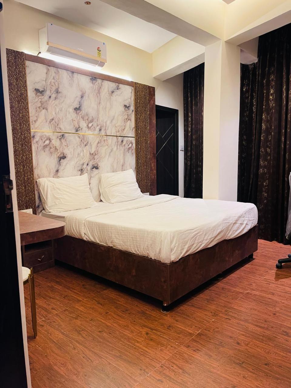 The Taaj Comforts Bangalore Exterior photo